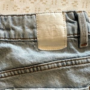 ZARA women’s size 6 high-rise mom fit jeans.